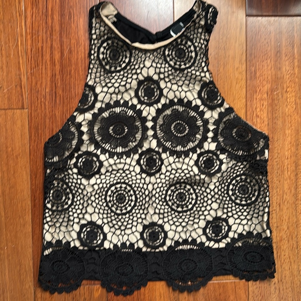 ✨ Black & tan crochet racerback top ✨